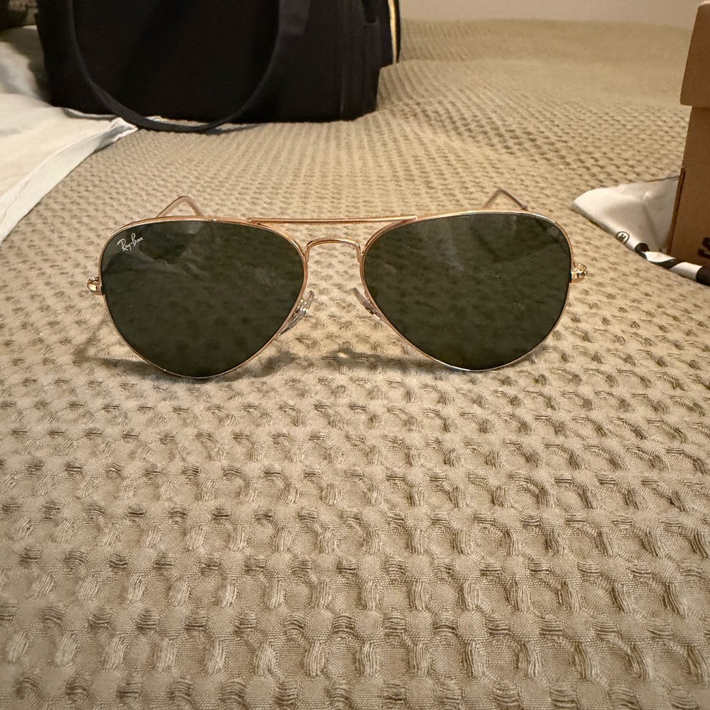 Ray-Ban Gold Frame Aviator Sunglasses